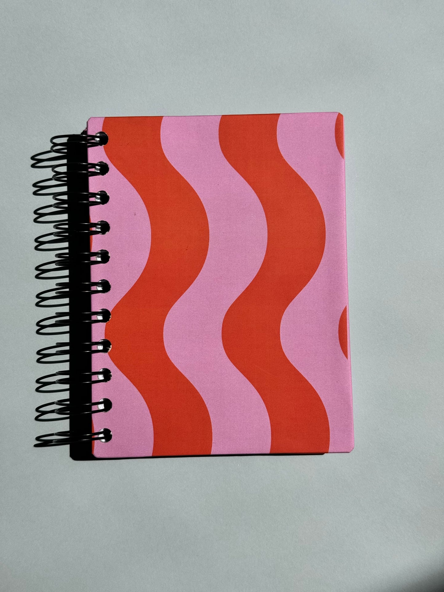Libreta mini rosa y naranja.