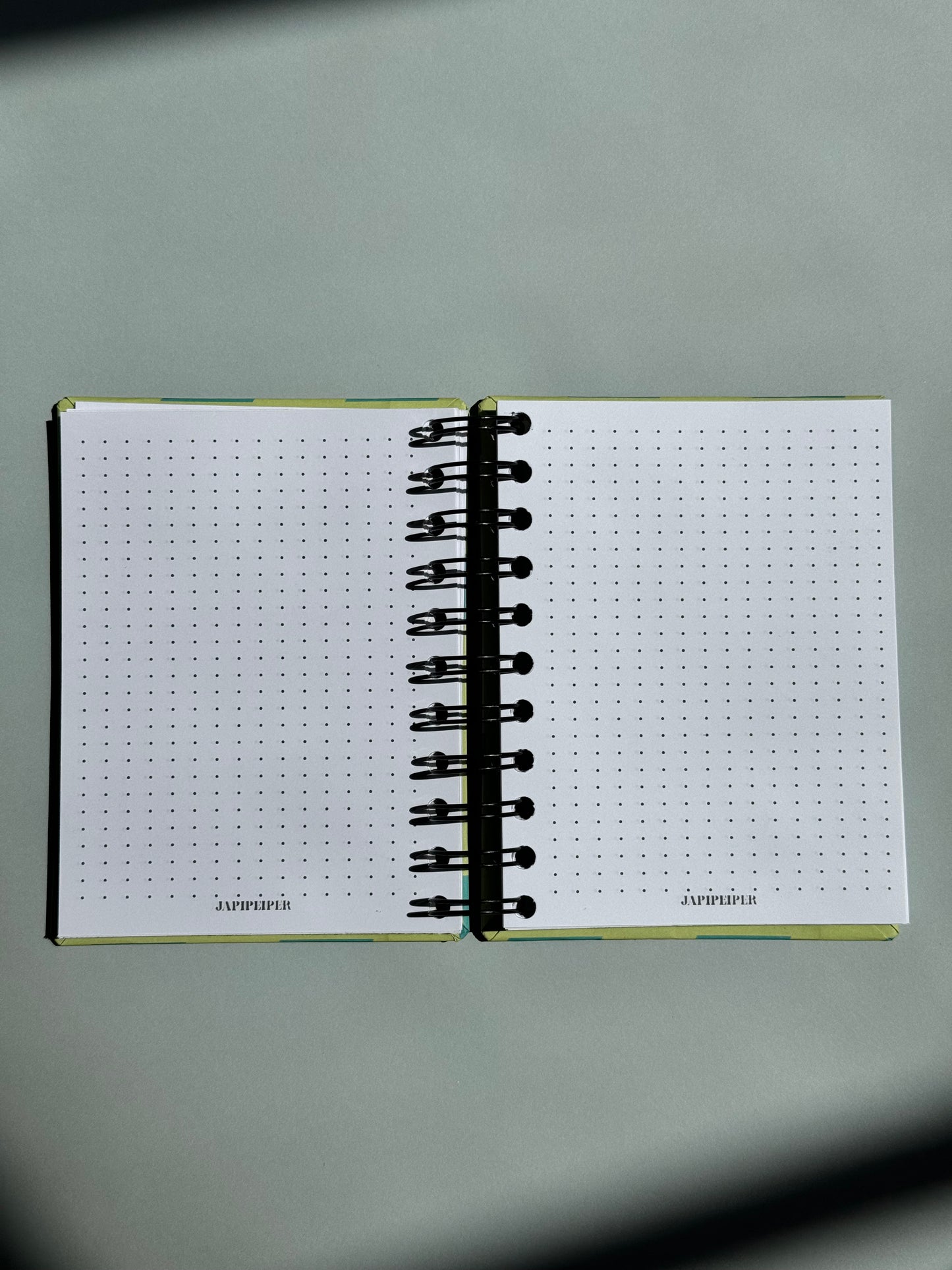 Libreta mini rosa y naranja.