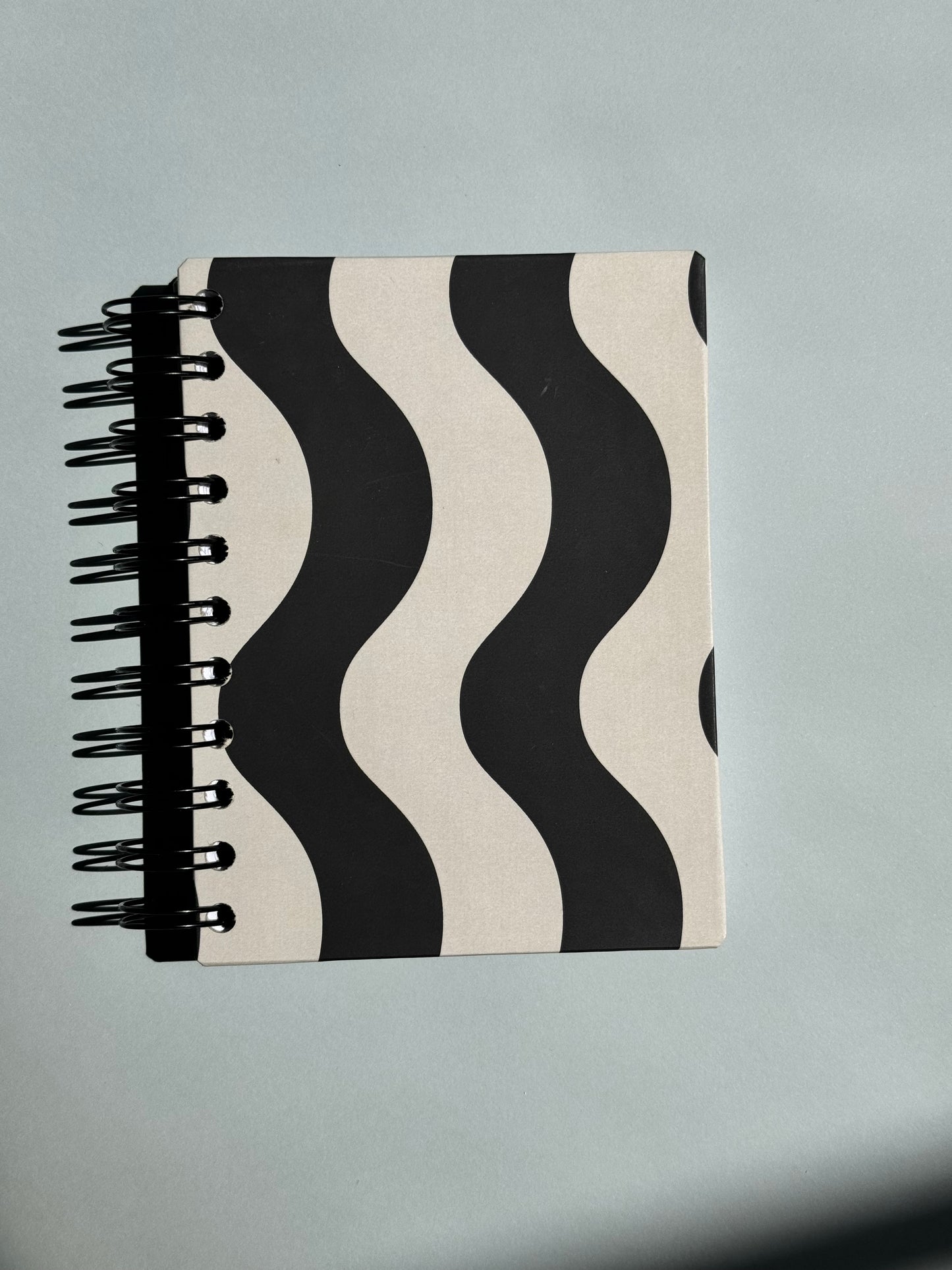 Libreta mini beige y negro.