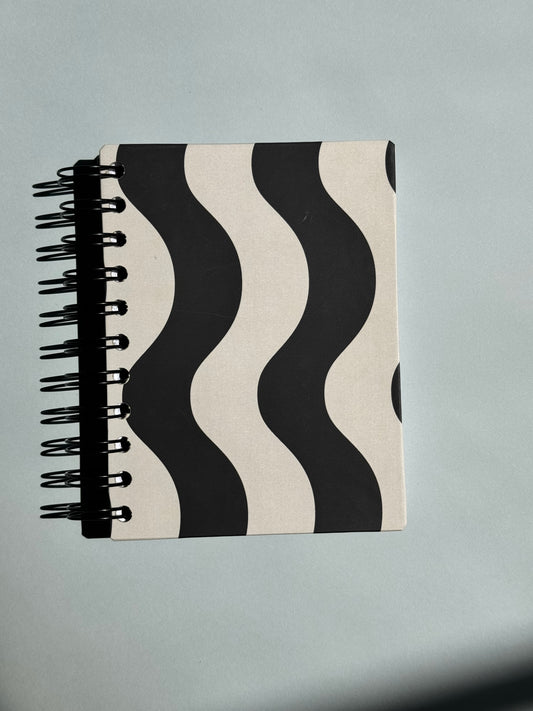 Libreta mini beige y negro.